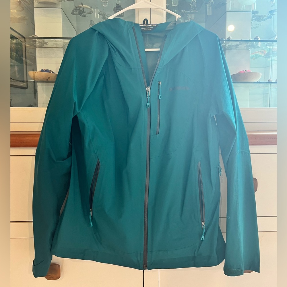 Women’s Patagonia rain jacket size medium turquoise